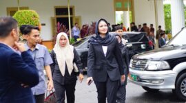 Bupati Dharmasraya Annisa Suci Ramadhani saat berkunjung ke Istana Gubernur Sumbar. (Foto: Pemkab Dharmasraya)