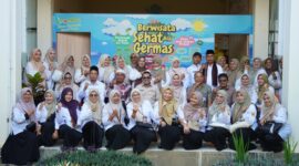 Bupati Tanah Datar Eka Putra pada acara halal bihalal yang digelar Dinkes Tanah Datar di Gedung Dinkes Pagaruyung, Rabu (9/4/2025). (Foto: Prokopim Tanah Datar)