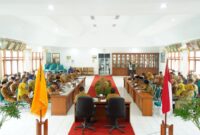 Bupati Eka Putra didampingi Wakil Bupati Ahmad Fadly memimpin rapat bersama seluruh OPD. (Foto: Prokopim Tanah Datar)