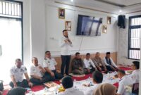 Wali Kota Padang Fadly Amran saat acara halal bihalal di Kantor Camat Padang Timur, Rabu (9/4/2025). (Foto: FB Diskominfo Padang)