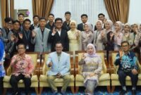 Bupati Eka Putra bersama Ny. Lise Eka Putra pada gala dinner dan temu ramah dengan finalis Duta Genre, di Gedung Indo Jolito, Batusangkar, Kamis (17/4/2025). (Foto: Prokopim Tanah Datar)