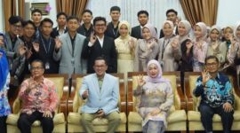 Bupati Eka Putra bersama Ny. Lise Eka Putra pada gala dinner dan temu ramah dengan finalis Duta Genre, di Gedung Indo Jolito, Batusangkar, Kamis (17/4/2025). (Foto: Prokopim Tanah Datar)