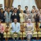 Bupati Eka Putra bersama Ny. Lise Eka Putra pada gala dinner dan temu ramah dengan finalis Duta Genre, di Gedung Indo Jolito, Batusangkar, Kamis (17/4/2025). (Foto: Prokopim Tanah Datar)