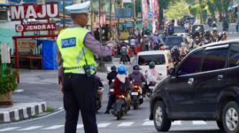 Pelaksanaan uji coba rekayasa lalu lintas Sistem Satu Arah (SSA) di sejumlah ruas jalan Kota Padang Panjang, Rabu (9/4/2025). (Foto: Diskominfo Padang Panjang)