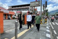 Wakil Wali Kota Padang Panjang, Allex Saputra meninjau Sistem Satu Arah di sejumlah ruas jalan di Kota Padang Panjang. (Foto: Diskominfo Padang Panjang)