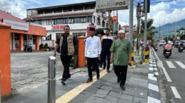 Wakil Wali Kota Padang Panjang, Allex Saputra meninjau Sistem Satu Arah di sejumlah ruas jalan di Kota Padang Panjang. (Foto: Diskominfo Padang Panjang)