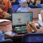 Pemkot Padang melalui Dispusip memberikan pembinaan Aplikasi Srikandi kepada kepala sekolah SD, SMP, dan operator di Kota Padang. (Foto: FB Diskominfo Padang)