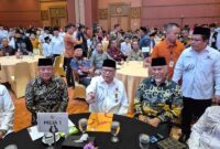 Gubernur Sumbar Mahyeldi Ansharullah bersama Ketua Umum DPP Gebu Minang, Dr. H. Osman Sapta Odang menghadiri pengukuhan pengurus DPD Gebu Minang Sumatera Selatan periode 2024–2029 di Ballroom Hotel Aryaduta Palembang, Kamis malam (17/4/2025). (Foto: ADPSB)
