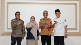 Gubernur Sumatera Barat (Sumbar), Mahyeldi Ansharullah mengapresiasi kegiatan seminar tentang kebijakan luar negeri dan pembangunan nasional yang diinisiasi oleh Kakanwil DJPb Sumbar, Ibu Syukriah HG secara hybrid, Rabu (23/4/2025).