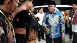 Bupati Tanah Datar Eka Putra bersilaturahmi dengan perantau IKLB di Perawang, Siak, Sabtu malam (26/4/2025). (Foto: Prokopim Tanah Datar)