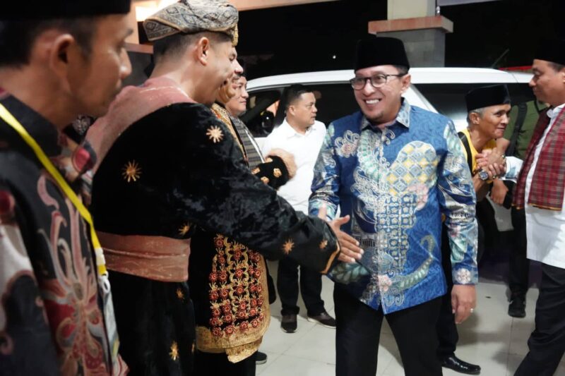 Bupati Tanah Datar Eka Putra bersilaturahmi dengan perantau IKLB di Perawang, Siak, Sabtu malam (26/4/2025). (Foto: Prokopim Tanah Datar)
