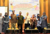 Ketua P2TP2A Kota Padang, Ny. dr. Dian Puspita Fadly Amran, Sp.JP, Kepala DP3AP2KB Eri Sendjaya dan jajaran serta para narasumber. (Foto: Diskominfo Padang)