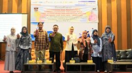 Ketua P2TP2A Kota Padang, Ny. dr. Dian Puspita Fadly Amran, Sp.JP, Kepala DP3AP2KB Eri Sendjaya dan jajaran serta para narasumber. (Foto: Diskominfo Padang)