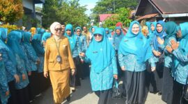 Tim Penilai TP PKK Provinsi Sumbar melakukan penilaian lapangan Kelompok Dasawisma Nuansa Indah I RT 01/RW 09 Kelurahan Koto Panjang Ikua Koto, Kecamatan Koto Tangah, Selasa (29/4/2025). (Foto: Prokopim Padang)