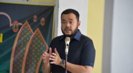 Wali Kota Padang Fadly Amran menegaskan komitmen terhadap transparansi dalam penanganan kasus dugaan perselingkuhan Camat Padang Selatan. (Foto: Prokopim Padang)