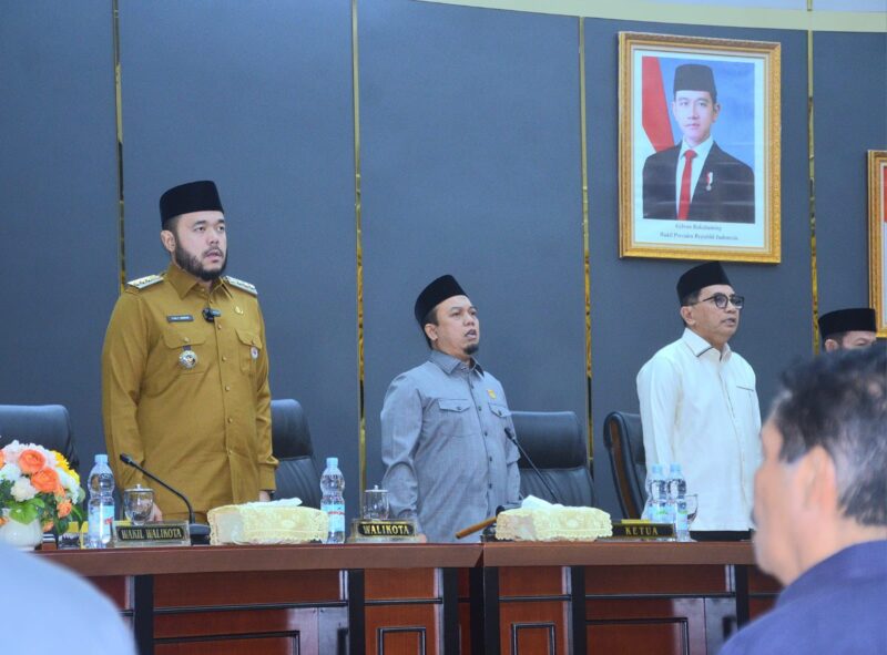 Wali Kota Padang Fadly Amran dalam Rapat Paripurna DPRD Kota Padang, Senin (14/4/2025). (Foto: Prokopim Padang)