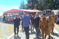 Wali Kota Padang Fadly Amran dan jajaran mengunjungi Pantai Air Manis Padang. (Foto: Prokopim Padang)