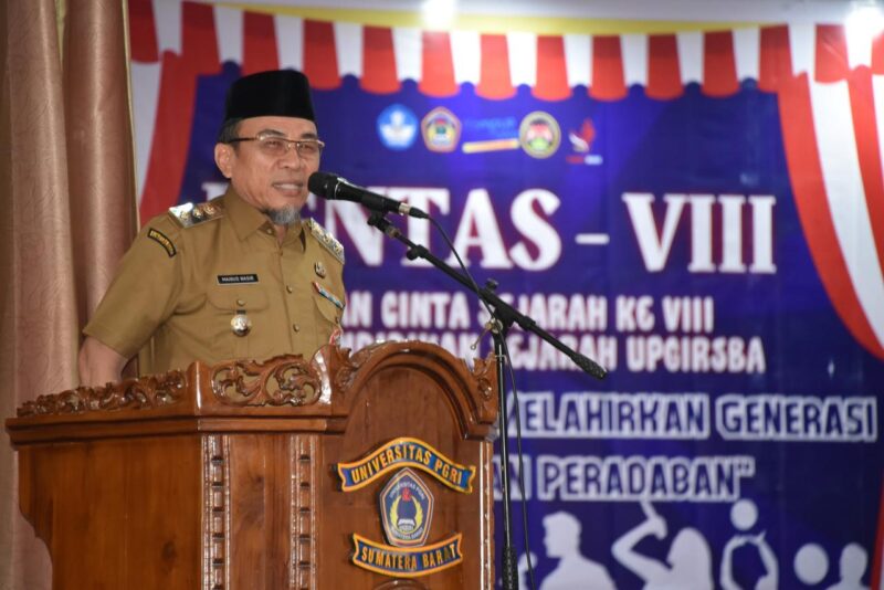 Wawako Padang Maigus Nasir membuka PENTAS ke-VIII yang diselenggarakan oleh HIMA Program Studi Pendidikan Sejarah UPGRISBA, Selasa (15/4/2025). (Foto: Prokopim Padang)