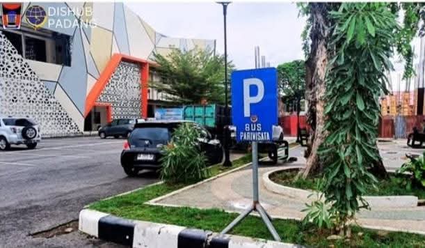 Dinas Perhubungan Kota Padang menyiapkan dua lokasi parkir untuk menampung kendaraan wisatawan. (Foto: FB Diskominfo Padang)