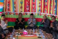 Bupati Pasbar Yulianto menghadiri silaturahmi Rumah Gadang Datuak Majolabiah di Nagari Pinaga Aua Kuniang, Rabu (2/4/2025). (Foto: Diskominfo Pasbar)