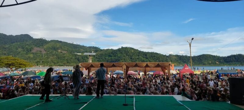 Pantai Carocok kembali menjadi primadona wisata saat Lebaran 2025. (Foto: Pemkab Pessel)