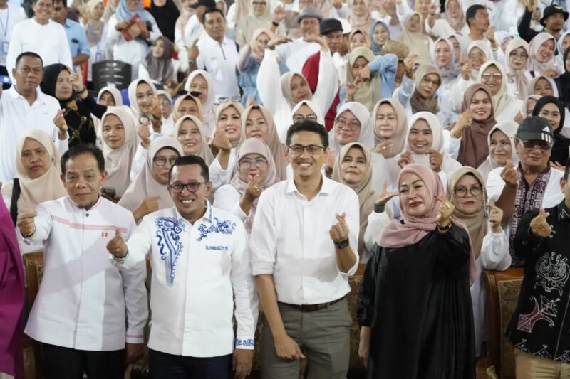 Bupati Tanah Datar Eka Putra saat Reuni Akbar Lintas Angkatan 2025 di Aula SMA Negeri 1 Lintau Buo, Kamis (3/4/2025). (Foto: Prokopim Tanah Datar)