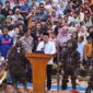 Bupati Eka Putra menutup Sepekan Pagelaran Seni Alek Anak Nagari di Andaleh Baruah Bukik, Minggu (6/4/2025). (Foto: Prokopim Tanah Datar)