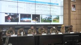 Wali Kota Padang, Fadly Amran dalam High Level Meeting di Ruangan Abu Bakar Jaar, Selasa (8/4/2025). (Foto: FB Diskominfo Padang)