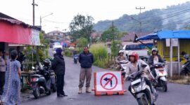 Hari kedua uji coba sistem satu arah di sejumlah ruas jalan di Kota Padang Panjang berjalan lancar dan tertib, Kamis (10/4/2025). (Foto: Diskominfo Padang Panjang)