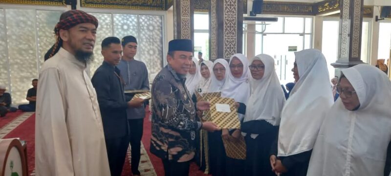Wakil Wali Kota Padang Maigus Nasir menghadiri halal bihalal keluarga besar Yayasan Majelis Tazkiyah di Masjid Mujahidin. (Foto: FB Diskominfo Padang)
