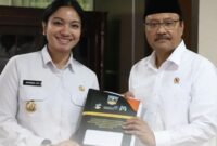 Bupati Dharmasraya, Annisa Suci Ramadhani melakukan audiensi dengan Mensos RI, Saifullah Yusuf (Gus Ipul), di Kantor Kemensos, Jakarta. (Foto: Pemkab Dharmasraya)