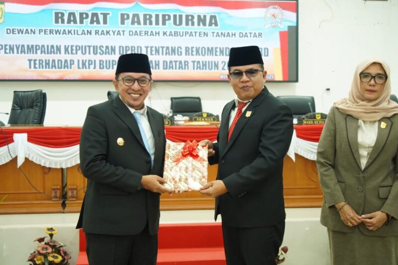 DPRD Tanah Datar menggelar Rapat Paripurna untuk menyampaikan keputusan terkait Laporan Keterangan Pertanggungjawaban (LKPJ) Bupati tahun 2024, Kamis (10/4/2025). (Foto: Prokopim Tanah Datar)