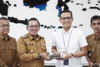 Bupati Tanah Datar, Eka Putra mengunjungi kantor Pertamina Patra Niaga Sumbar di Padang pada Senin (14/4/2025). (Foto: Prokopim Tanah Datar)