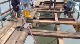 Pemko Padang melakukan perbaikan Jembatan Gunung Nago. (FB: Diskominfo Padang)