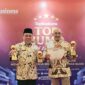 Wakil Wali Kota Padang Maigus Nasir bersama Dirut Perumda Air Minum Padang Hendra Pebrizal menerima penghargaan di ajang Top BUMD Awards 2025 di Jakarta, Senin (28/4/2025). (Foto: FB Diskominfo Padang)