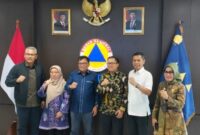 Pj Sekda Provinsi Sumbar, Yozarwardi bersama Kalaksa BPBD Sumbar mengikuti rakor di Graha BNPB, Jakarta, Selasa (29/4/2025). (Foto: adpsb)