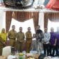 PT Pegadaian Kanwil II Pekanbaru menyalurkan bantuan senilai Rp86 juta untuk perbaikan Dam irigasi di Nagari Rambatan, Tanah Datar. (Foto: Prokopim Tanah Datar)