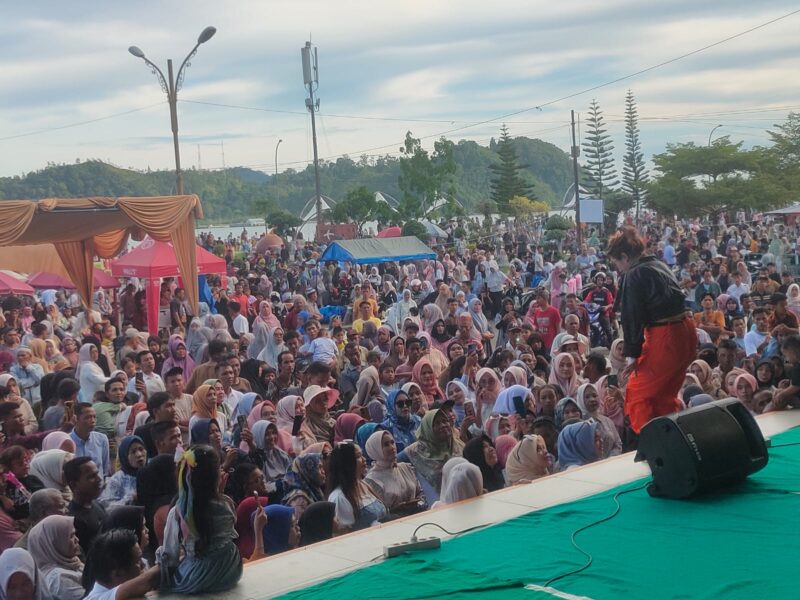 Objek wisata Pantai Carocok di Kabupaten Pessel mengalami peningkatan signifikan dalam jumlah pengunjung selama empat hari terakhir. (Foto: Pemkab Pessel)