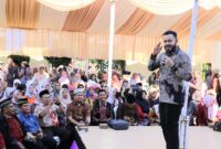 Wali Kota Padang Fadly Amran menyampaikan sambutan di Kecamatan Nanggalo. (Foto: Prokopim Padang)
