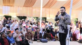 Wali Kota Padang Fadly Amran menyampaikan sambutan di Kecamatan Nanggalo. (Foto: Prokopim Padang)