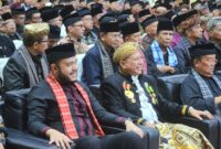 Wali Kota Padang Fadly Amran menghadiri silaturahmi ninik mamak se-Sumbar di Auditorium UNP Minggu (13/4/2025). (Foto: Prokopim Padang)