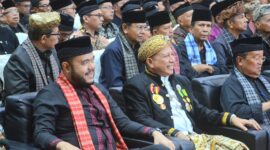 Wali Kota Padang Fadly Amran menghadiri silaturahmi ninik mamak se-Sumbar di Auditorium UNP Minggu (13/4/2025). (Foto: Prokopim Padang)