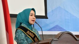 Bunda PAUD Kota Padang, Ny. dr. Dian Puspita Fadly Amran, Sp.JP memberikan sambutan. (Foto: Prokopim Padang)