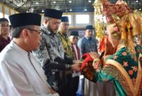 Wali Kota Padang Fadly Amran menghadiri acara Halalbihalal KKLA Sumbar di Gedung Olahraga UNP, Minggu (20/4/2025). (Foto: Prokopim Padang)