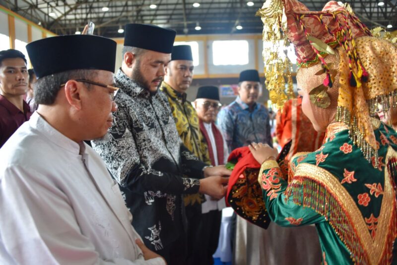 Wali Kota Padang Fadly Amran menghadiri acara Halalbihalal KKLA Sumbar di Gedung Olahraga UNP, Minggu (20/4/2025). (Foto: Prokopim Padang)