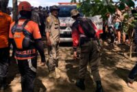 Ridho Ramadhan, penghuni Panti Asuhan Al Hurul Ain yang hanyut di Pantai Ujung Batu, ditemukan meninggal dunia di Pulau Bonta, Selasa (22/4/2025). (Foto: Prokopim Padang)