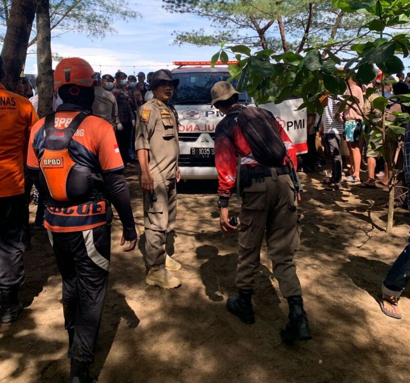 Ridho Ramadhan, penghuni Panti Asuhan Al Hurul Ain yang hanyut di Pantai Ujung Batu, ditemukan meninggal dunia di Pulau Bonta, Selasa (22/4/2025). (Foto: Prokopim Padang)