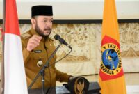 Wali Kota Padang Fadly Amran memerintahkan Dishub tertibkan juru parkir di Pantai Padang. (Foto: Prokopim Padang)