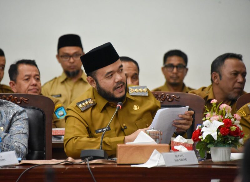 Wali Kota Padang, Fadly Amran menyampaikan aspirasi masyarakat Kota Padang kepada Menteri ATR/BPN pada Rakor Penguatan Pelayanan Pertanahan di Auditorium Gubernur Sumbar, Senin (28/4/2025). (Foto: Prokopim Padang)