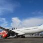 Pesawat Airbus 330 Lion Air yang akan membawa jemaah haji Embarkasi Padang sudah tiba di Padang. (Foto: Humas Kemenag Sumbar)